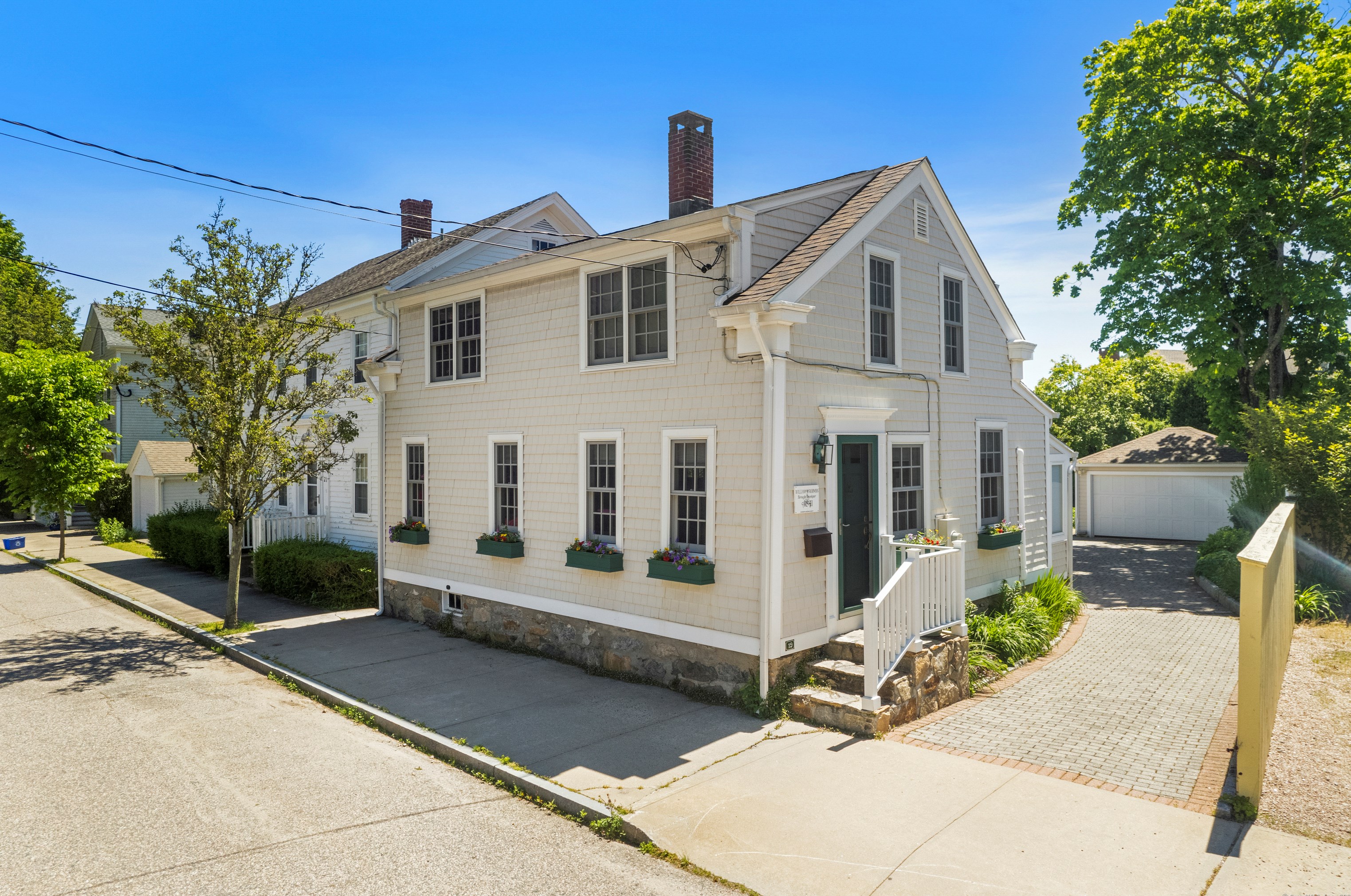 19 Elm St, Stonington, CT 06378