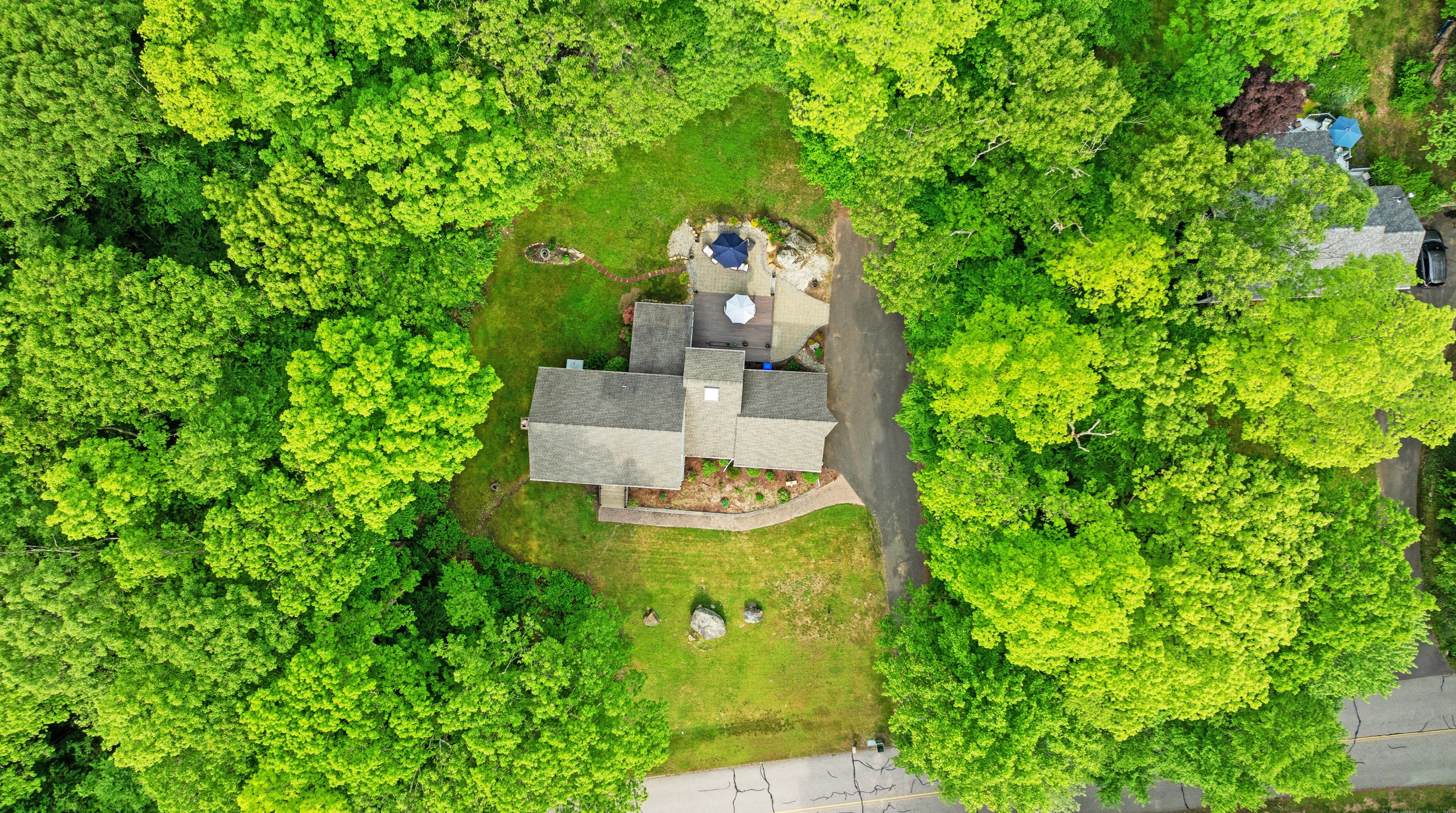 11 Dickinson Rd, East Hampton, CT 06447 exterior