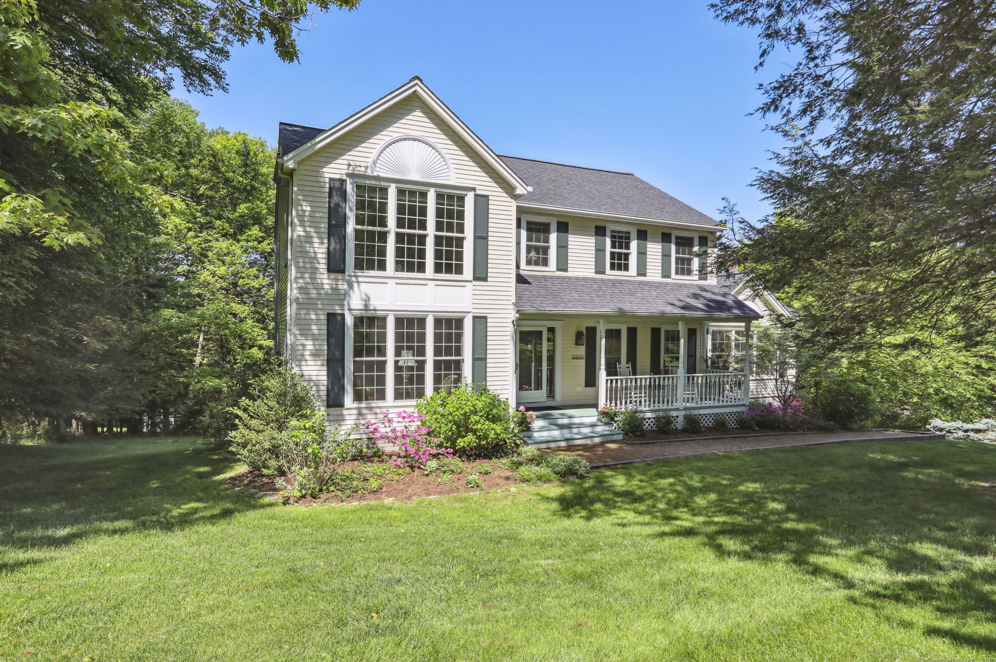 10 Pilgrims Way, Gaylordsville, CT 06755-1005