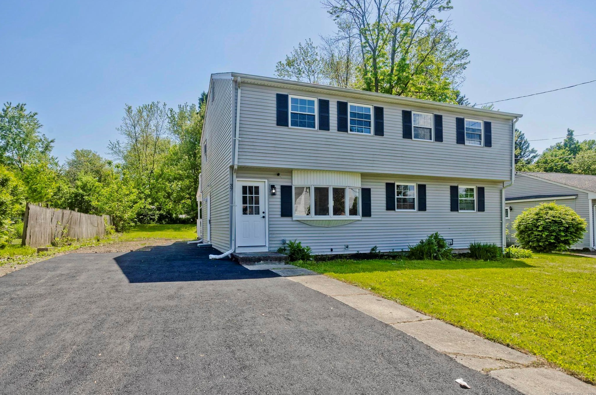 37 Broadleaf Ln, Enfield, CT 06082