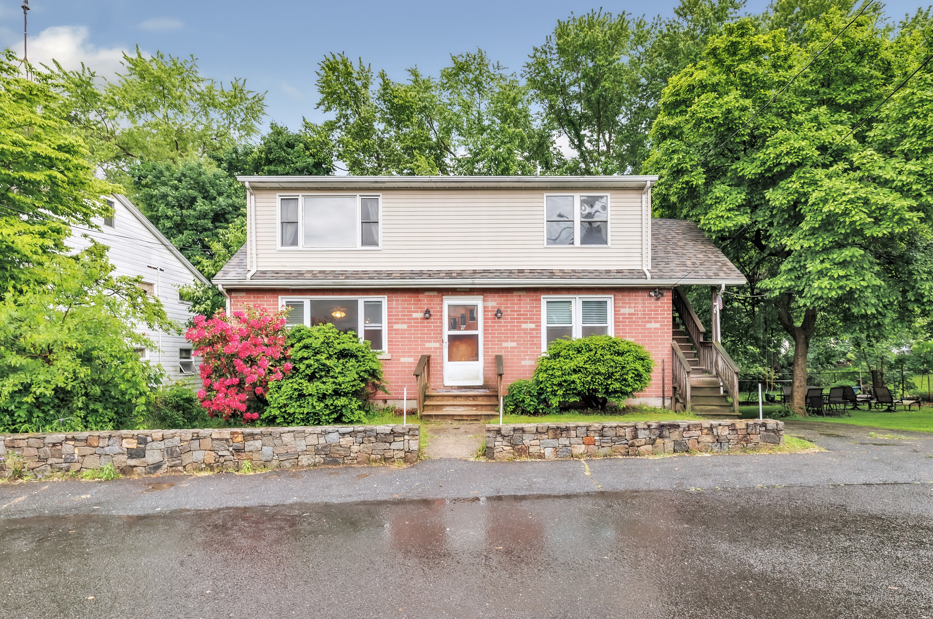 9 Addison St, Ansonia, CT 06401