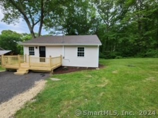 38 B Ln, Waterford, CT 06385 exterior