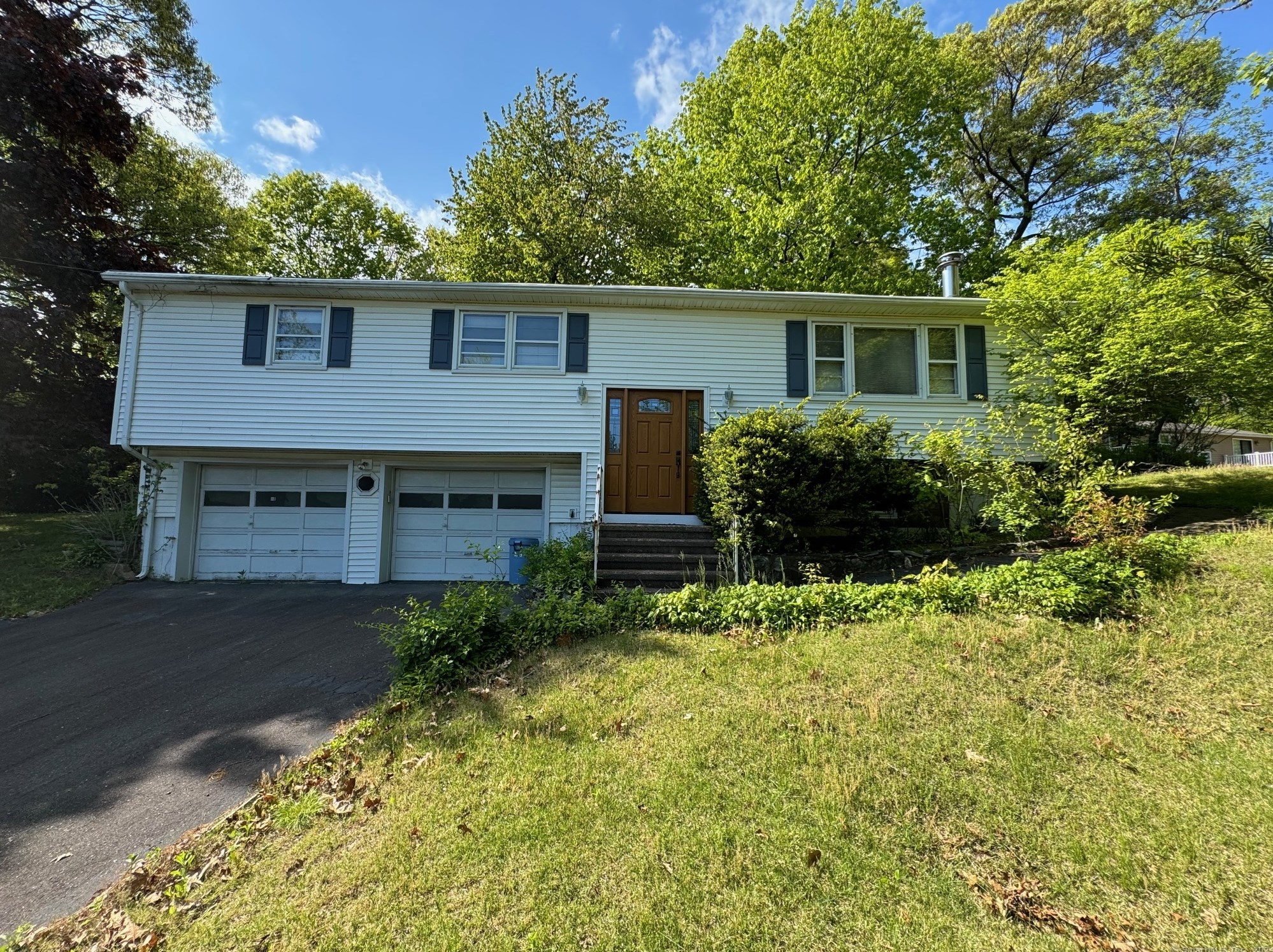 10 Phipps Dr, New-Haven, CT 06516 exterior