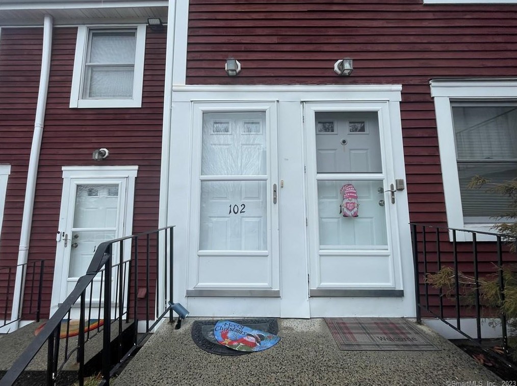 7 Dean St #1-102, Danbury, CT 06810