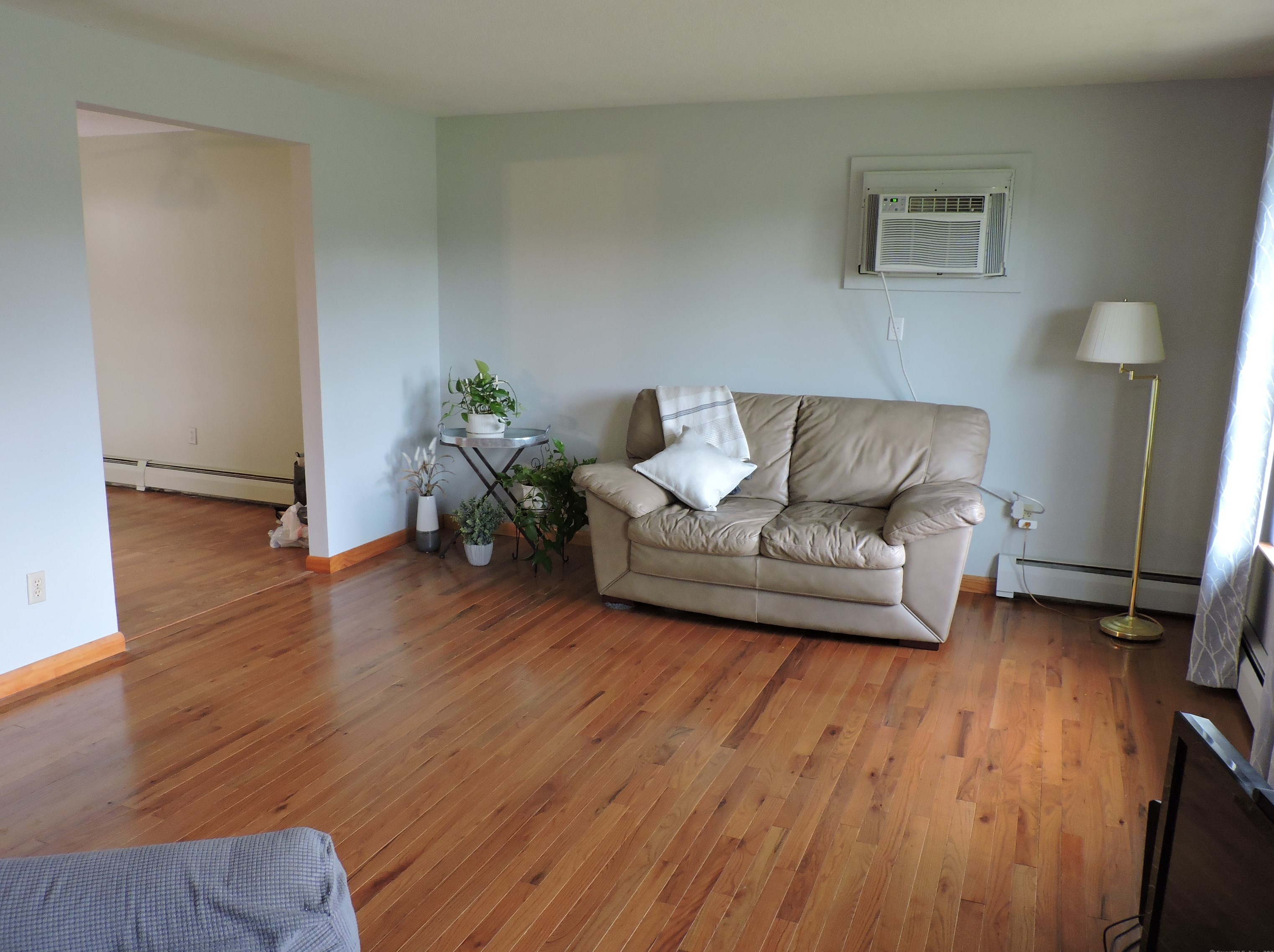 249 Griffin Rd, Wapping, CT 06074-1215