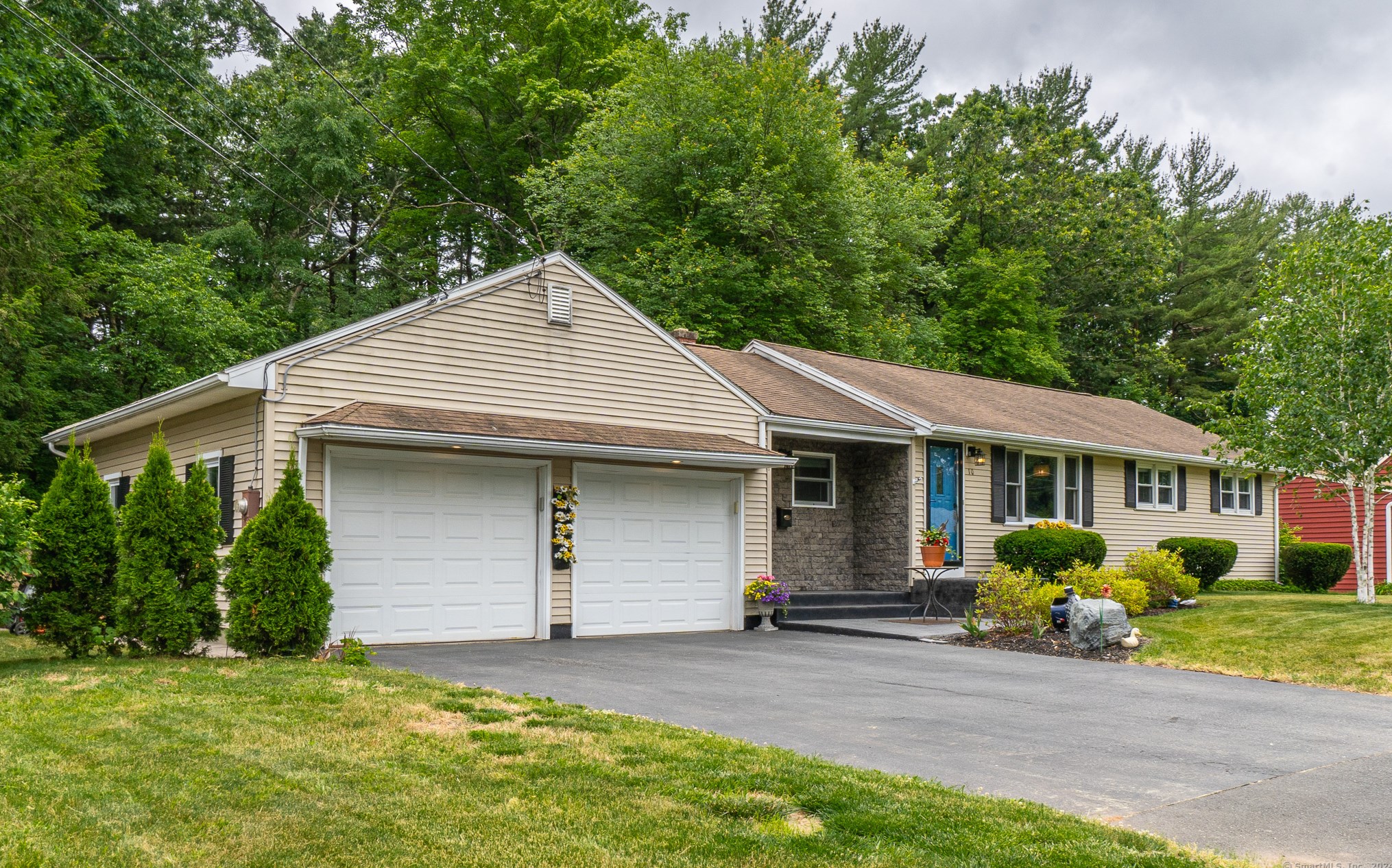 10 Bright St, Enfield, CT 06082