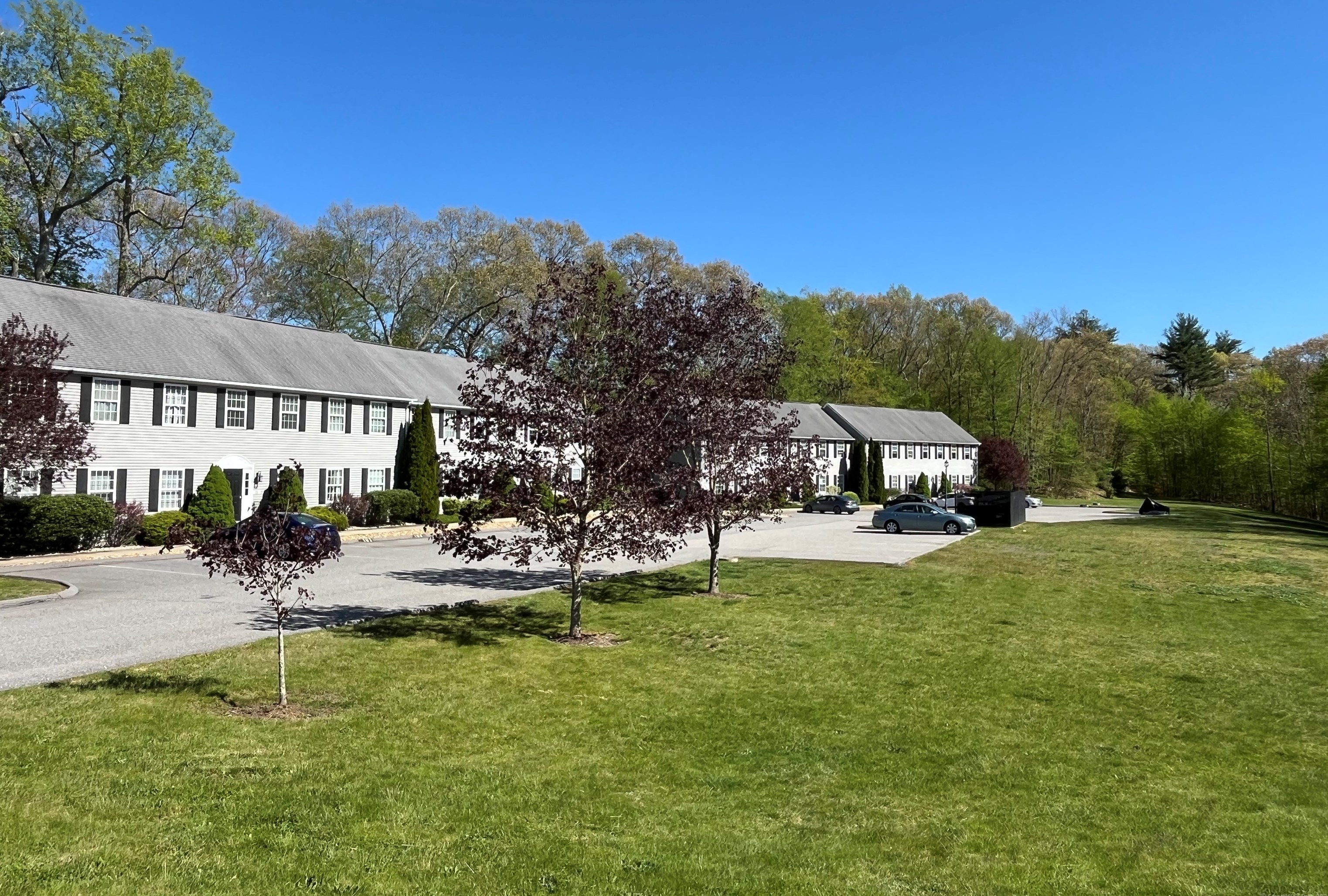 48 Kings Hwy, Gales Ferry, CT 06335 exterior