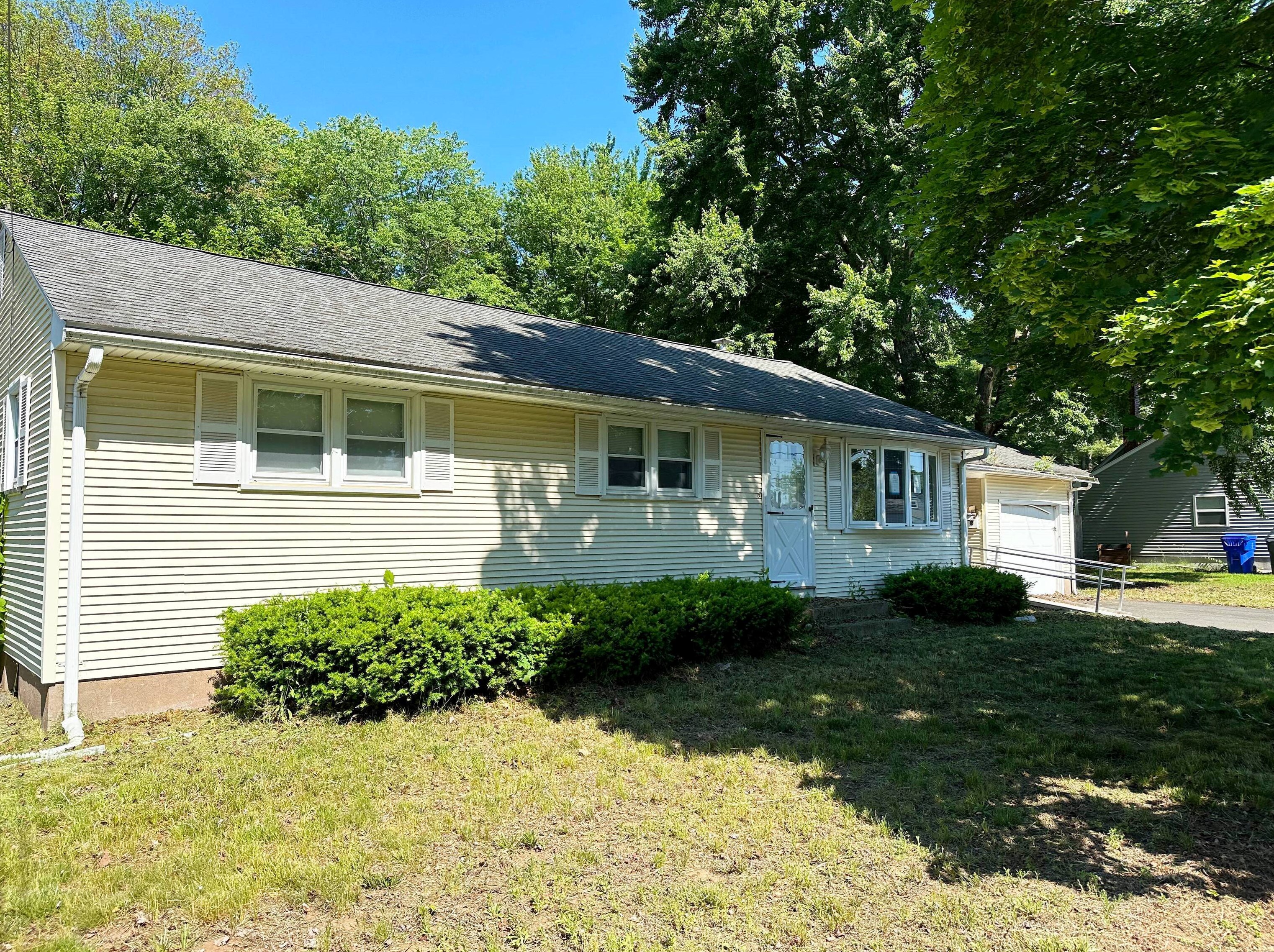 14 Alaimo Dr, Enfield, CT 06082