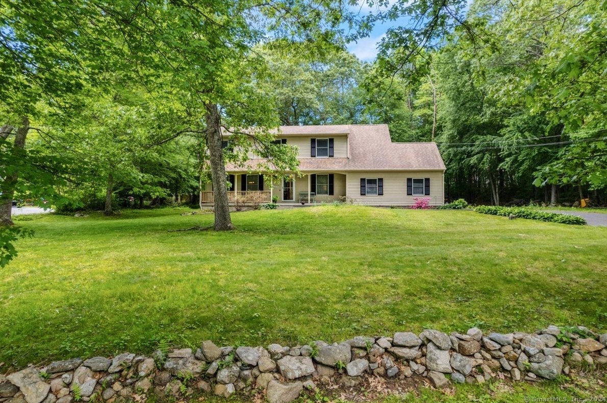 34 Chriswood Trce, Gales Ferry, CT 06339 exterior