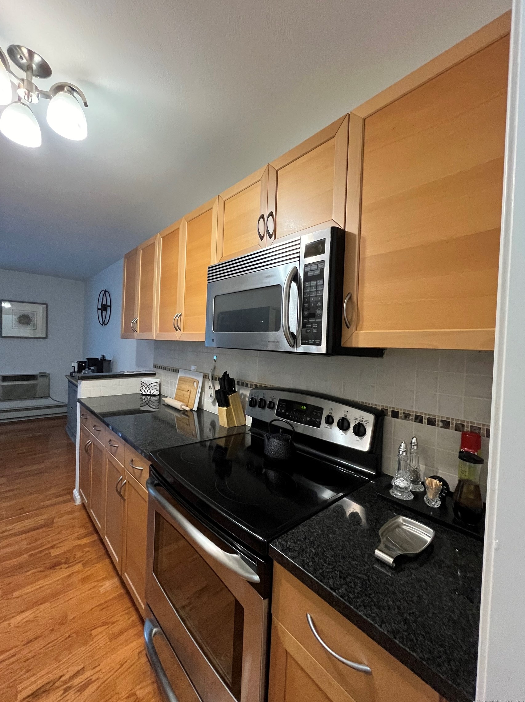 80 Maple Tree Ave, Stamford, CT 06906 exterior