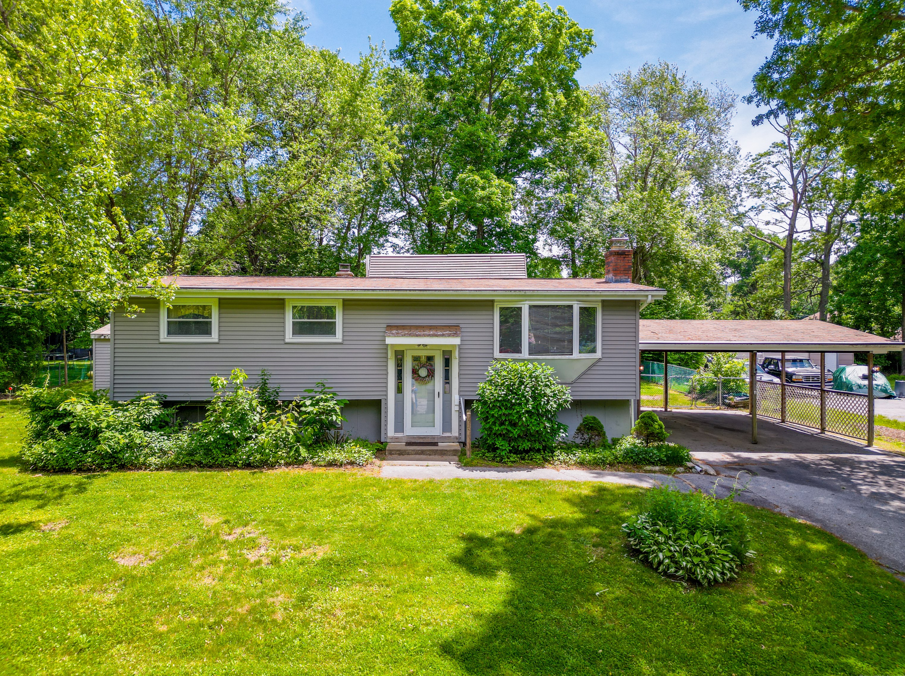14 Pennywise Ln, Gales Ferry, CT 06339 exterior