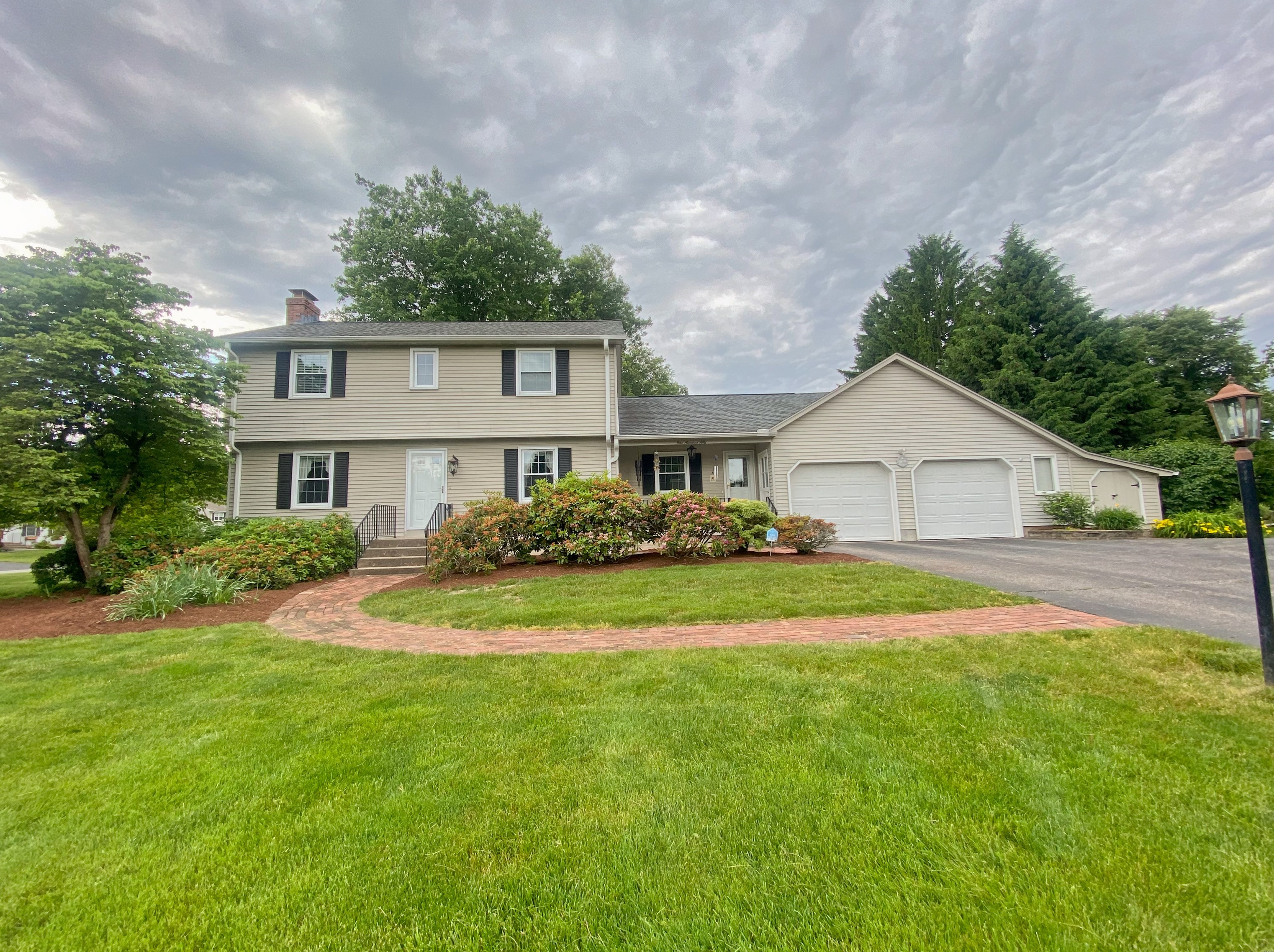 150 Pleasantview Dr, Suffield, CT 06078 exterior