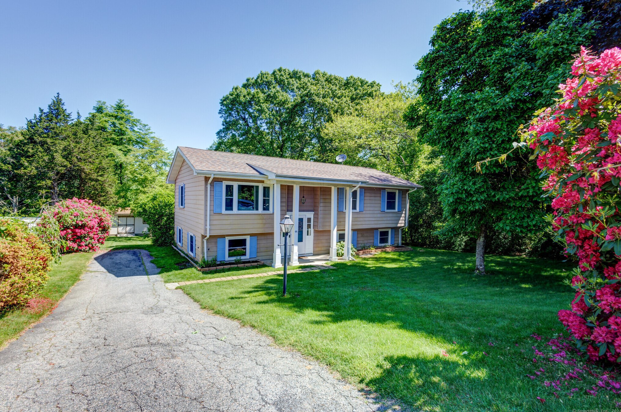 44 Polaris St, Groton, CT 06340 exterior