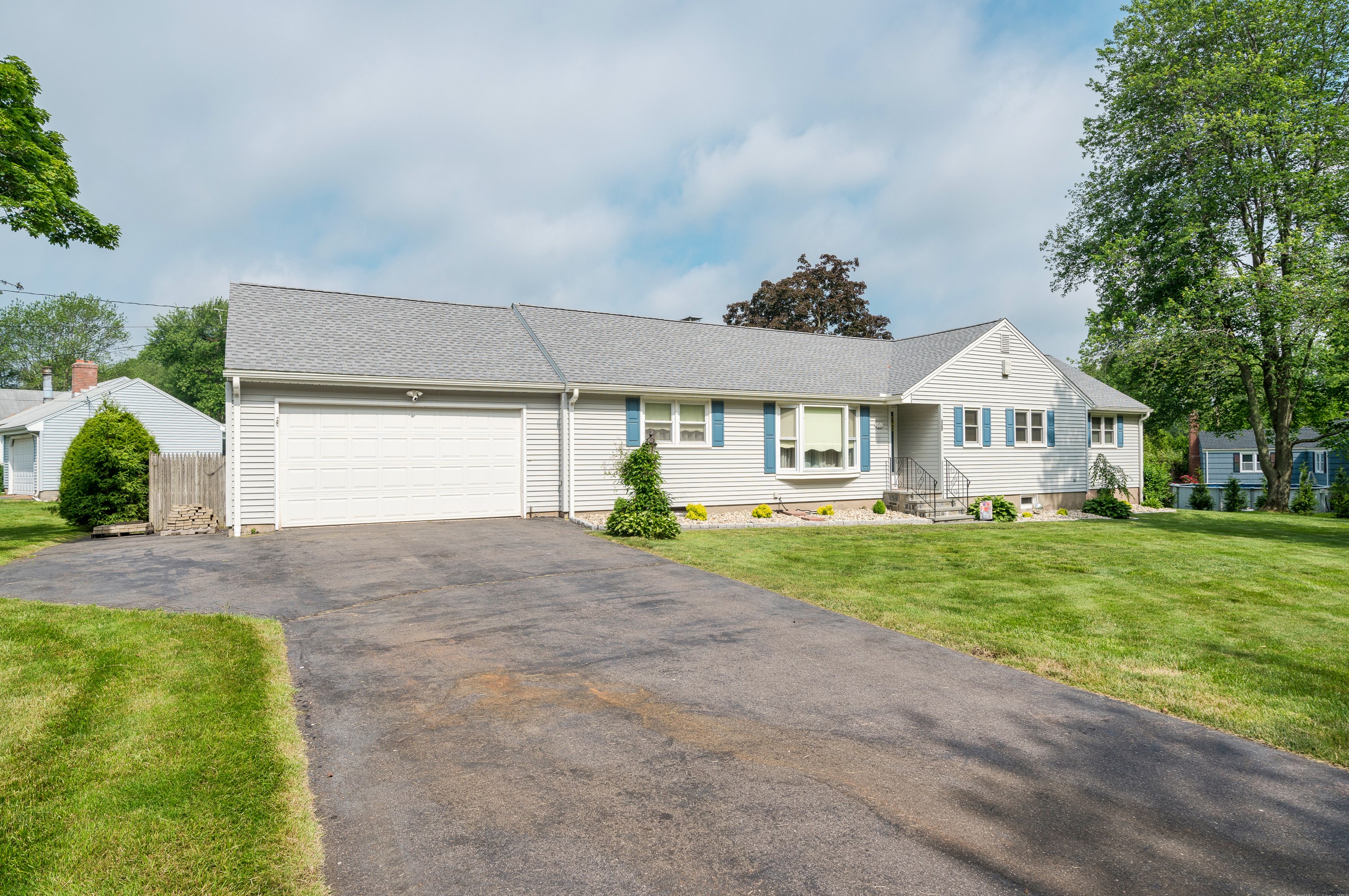 127 Terry Ln, Rocky Hill, CT 06067