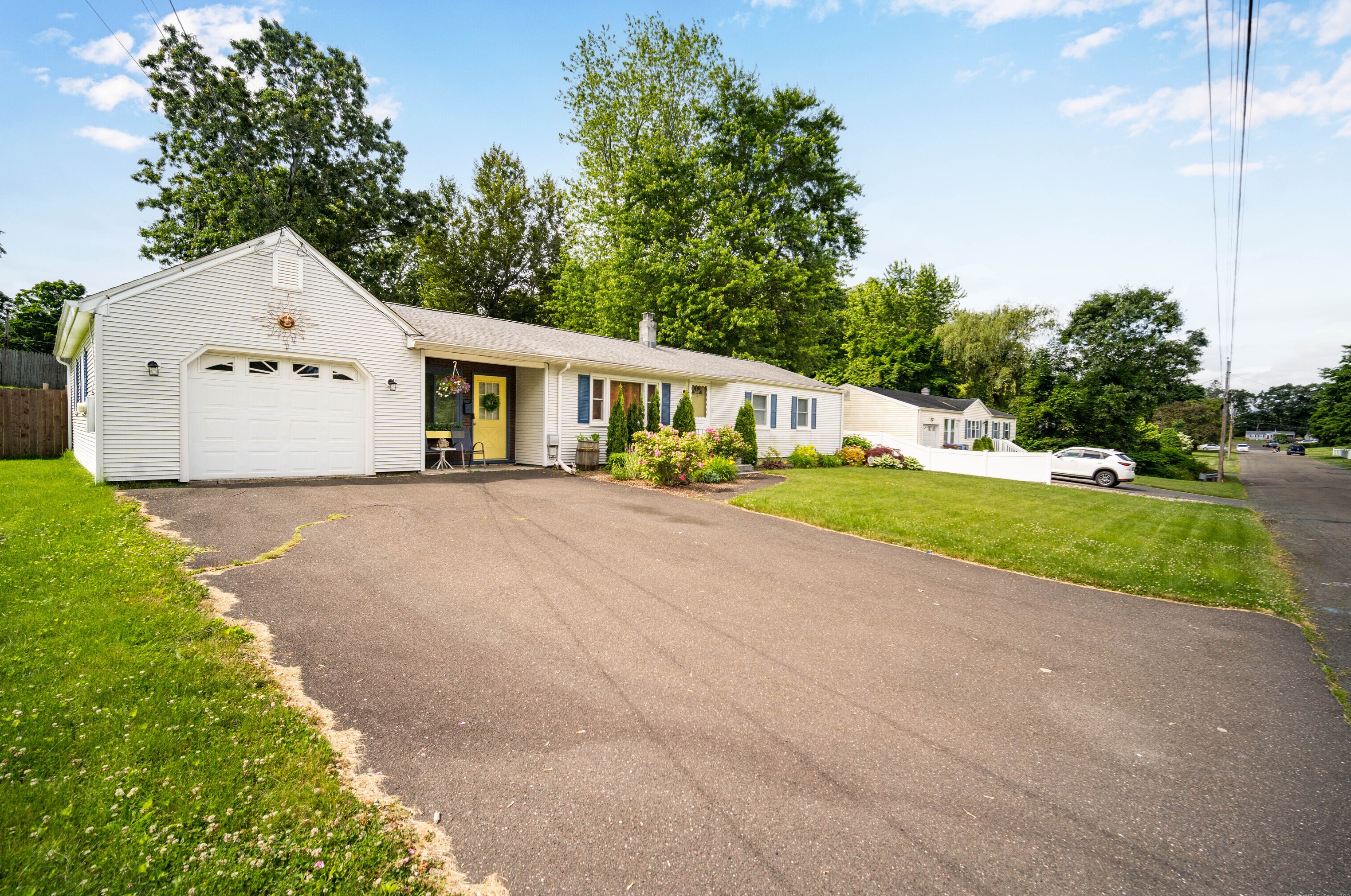 60 Varno Ln, Enfield, CT 06082 exterior