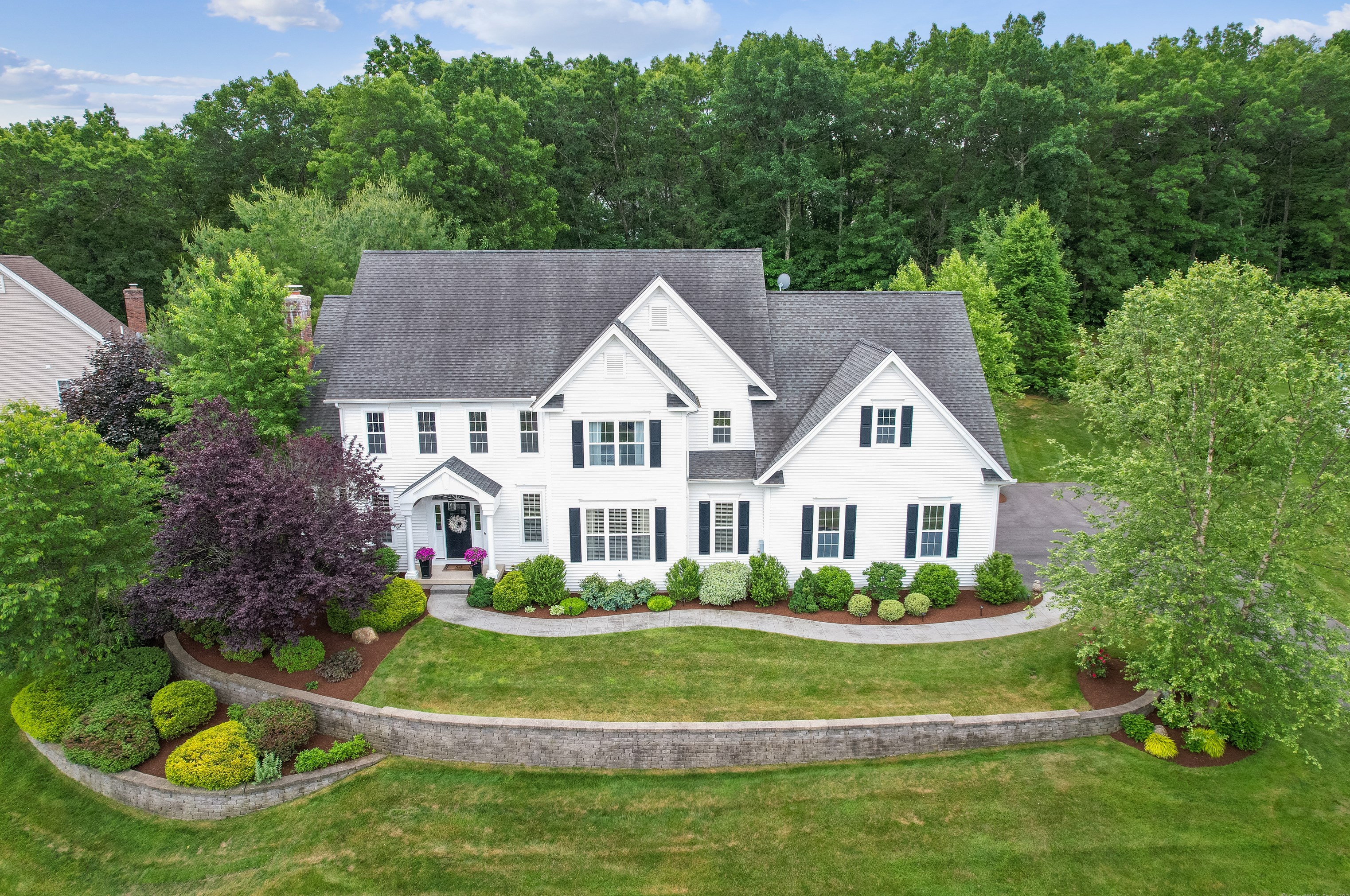 61 Ellsworth Ln, Collinsville, CT 06019-2653