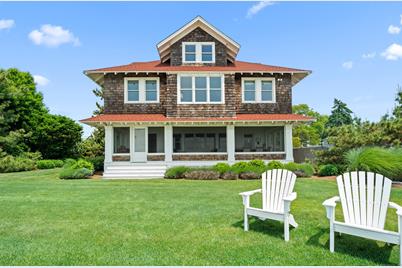 Exploring 118 Middle Beach Road, Madison, CT: A Coastal Gem