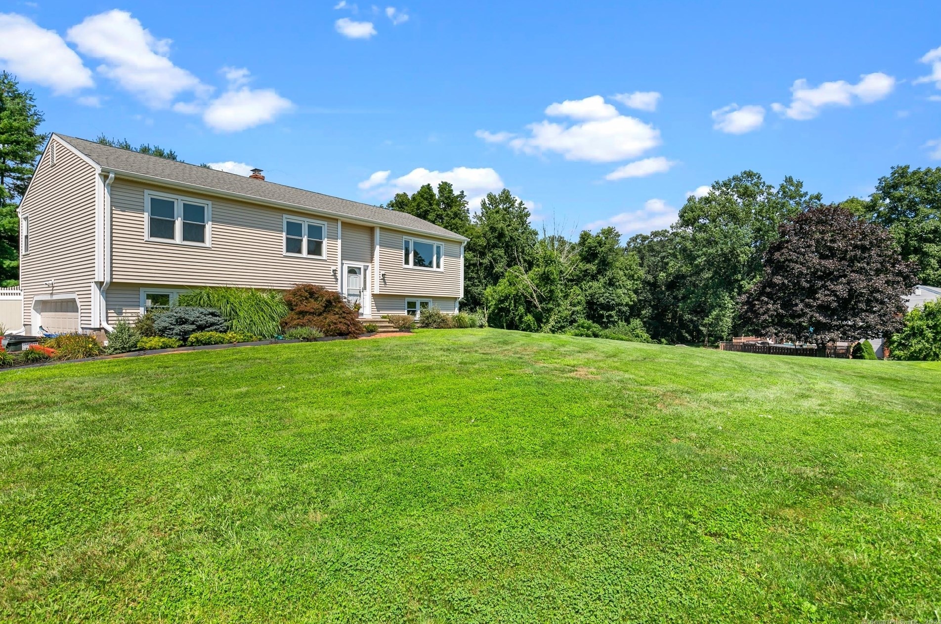 2 Cornfield Ln, Madison, CT 06443 exterior