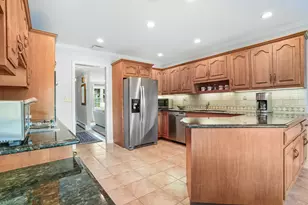 208 Thornridge Dr, Stamford, CT 06903 - Photo 8