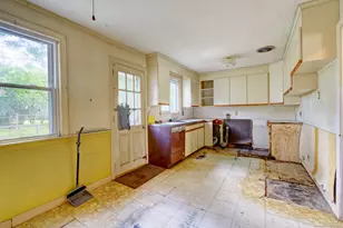 129 Glenview Dr, Newington, CT 06111 - Photo 16