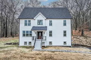 38 Aunt Pattys Ln W, Bethel, CT 06801 - Photo 2