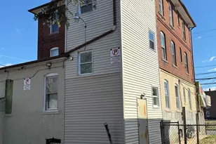 198 Oak St, New Britain, CT 06051 - Photo 2