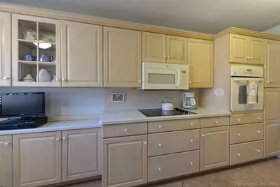 546 Heritage Village #B, Southbury, CT 06488 - Photo 10