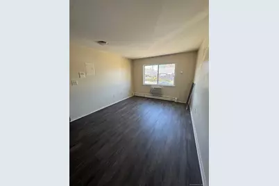 125 Granfield Avenue #2e, Bridgeport, CT 06610 - Photo 2