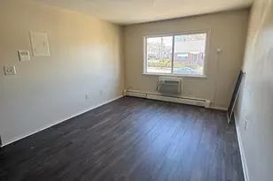 125 Granfield Ave, Bridgeport, CT 06610 - Photo 2