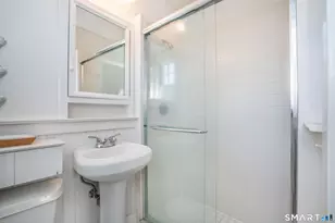 21 Vanderbilt Rd, West Hartford, CT 06119 - Photo 24