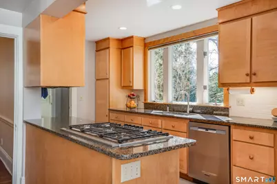 21 Vanderbilt Road, West Hartford, CT 06119 - Photo 16