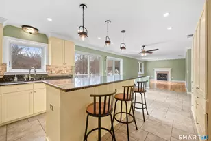 54 Bridle Trail Dr, Naugatuck, CT 06770 - Photo 2