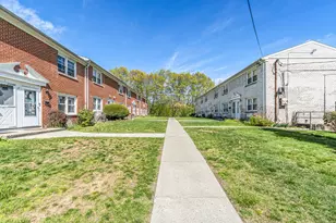 26 Karen Ct, Bridgeport, CT 06606 - Photo 2