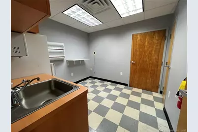 500 Monroe Turnpike #6, Monroe, CT 06468 - Photo 18