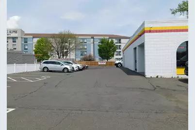 592 Elm Street, Windsor Locks, CT 06096 - Photo 2