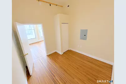 105 Bank Street #2E, Waterbury, CT 06702 - Photo 8