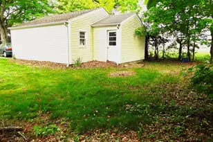 209 S Pine Creek Rd, Fairfield, CT 06824 - Photo 10