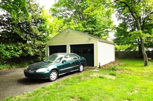 209 S Pine Creek Rd, Fairfield, CT 06824 - Photo 14