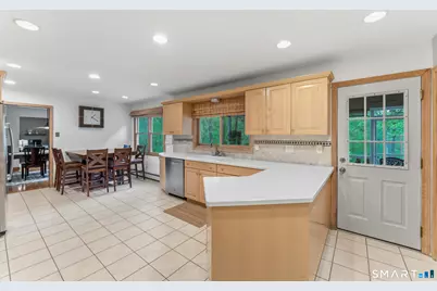 80 Mariner Circle, Trumbull, CT 06611 - Photo 10