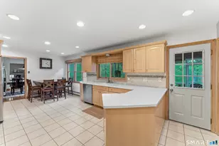 80 Mariner Cir, Trumbull, CT 06611 - Photo 10