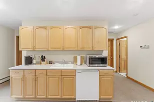 80 Mariner Cir, Trumbull, CT 06611 - Photo 36