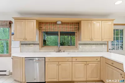 80 Mariner Circle, Trumbull, CT 06611 - Photo 8