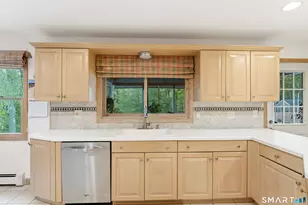 80 Mariner Cir, Trumbull, CT 06611 - Photo 8