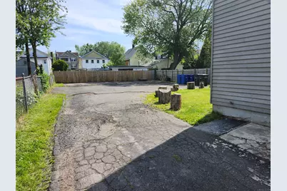 23 Harbison Avenue, Hartford, CT 06106 - Photo 2