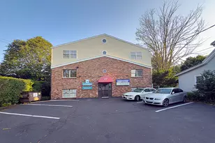 27 Lucy St, Woodbridge, CT 06525 - Photo 2