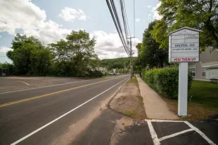 27 Lucy St, Woodbridge, CT 06525 - Photo 4