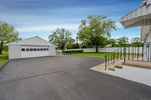 34 River St, East Haven, CT 06512 - Photo 2