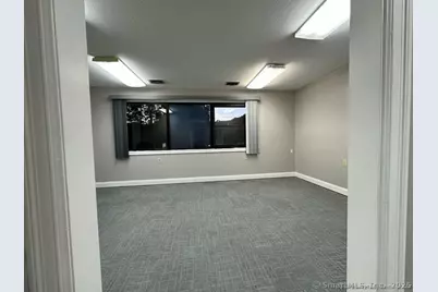 325 Chamberlain Highway #8, Meriden, CT 06451 - Photo 6