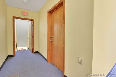 325 Chamberlain Highway #8, Meriden, CT 06451 - Photo 4
