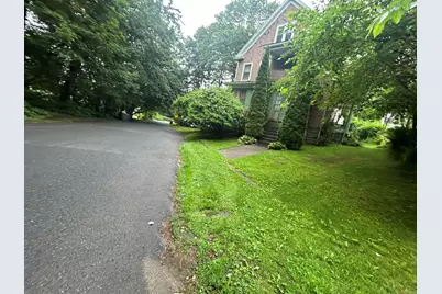 578 Columbia Boulevard Extension, Waterbury, CT 06704 - Photo 4